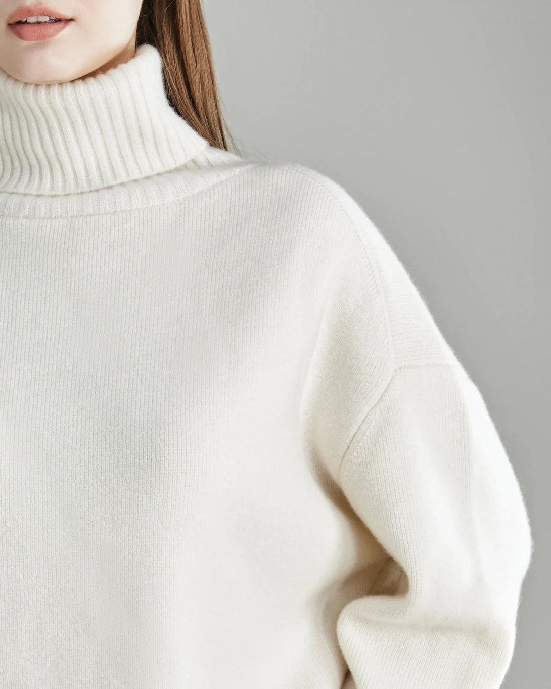 Oversized Turtle Neck Cashmere Sweater, White