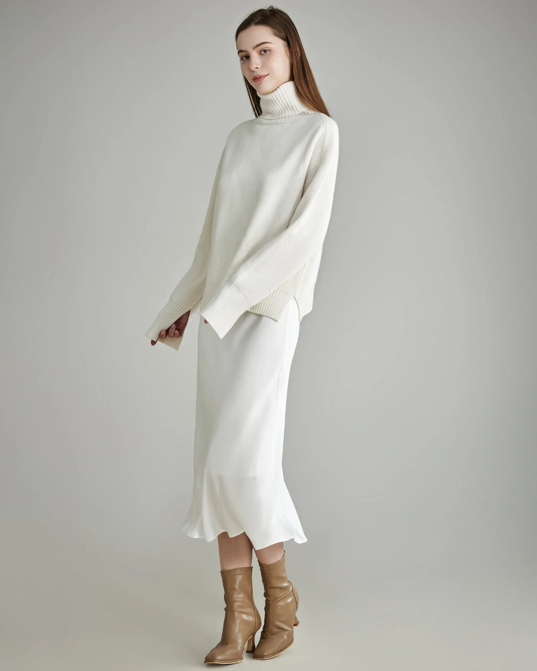 Oversized Turtle Neck Cashmere Sweater, White